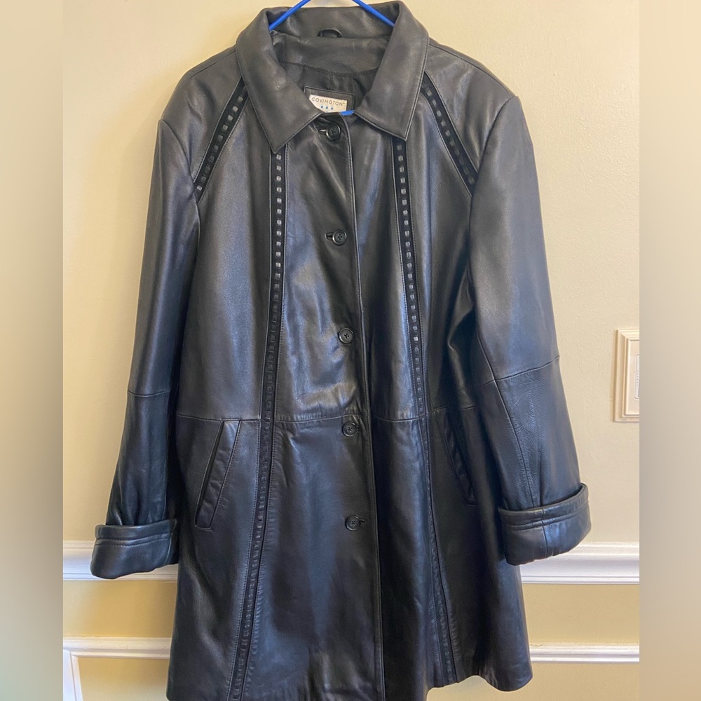 Covington 100% leather coat. Button up, lined with pockets. Plus size